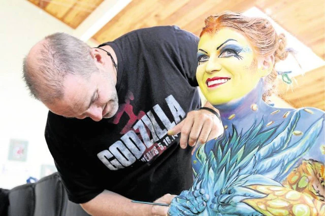 nick-wolfe-modele-body-painting