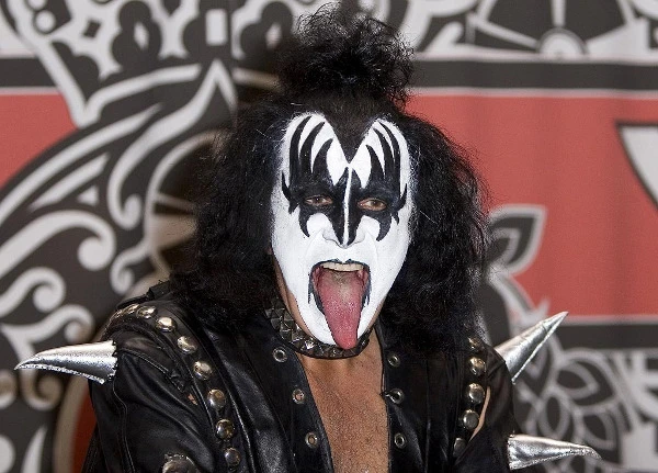 maquillage-kiss-gene-simmons