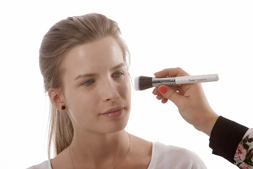 probleme-de-peau-maquillage-artistique